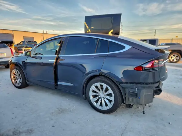 5YJXCDE23JF128582 2018 TESLA MODEL X - Image 2