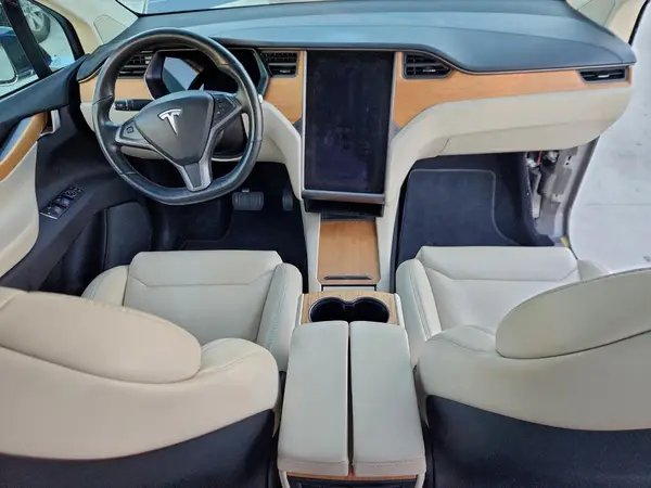5YJXCDE23JF128582 2018 TESLA MODEL X - Image 8