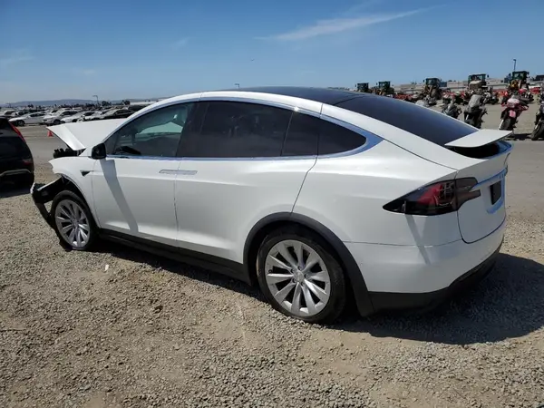 5YJXCDE23LF262706 2020 TESLA MODEL X - Image 2