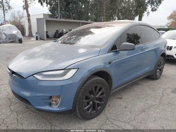5YJXCDE24HF070184 2017 TESLA MODEL X - Image 2