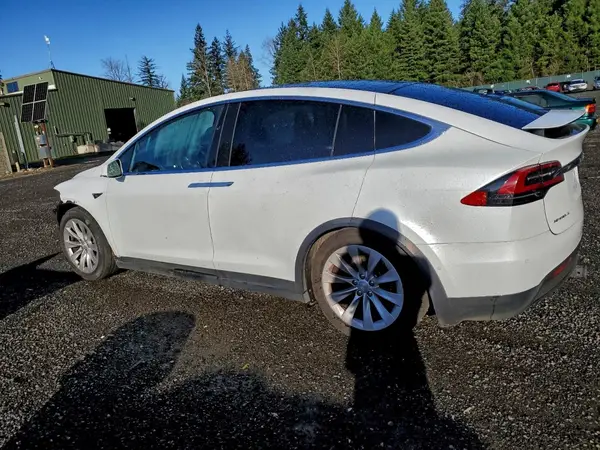 5YJXCDE24JF113928 2018 TESLA MODEL X - Image 2