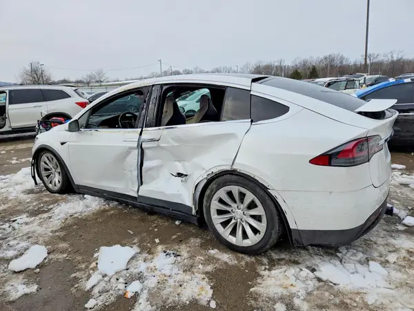 5YJXCDE24KF189893 2019 TESLA MODEL X - Image 2