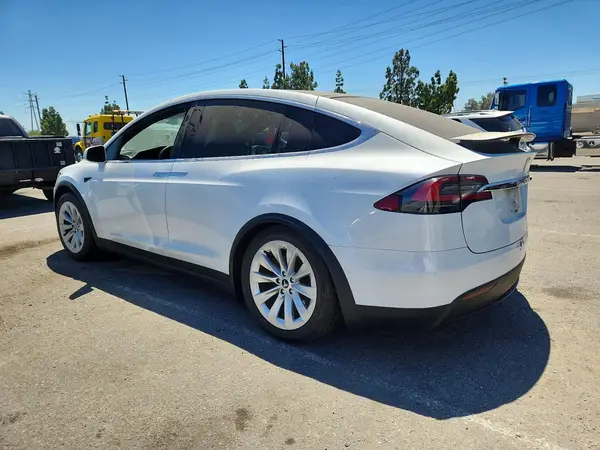 5YJXCDE24LF230945 2020 TESLA MODEL X - Image 2