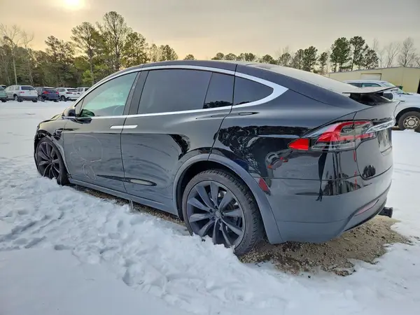 5YJXCDE25HF033113 2017 TESLA MODEL X - Image 2