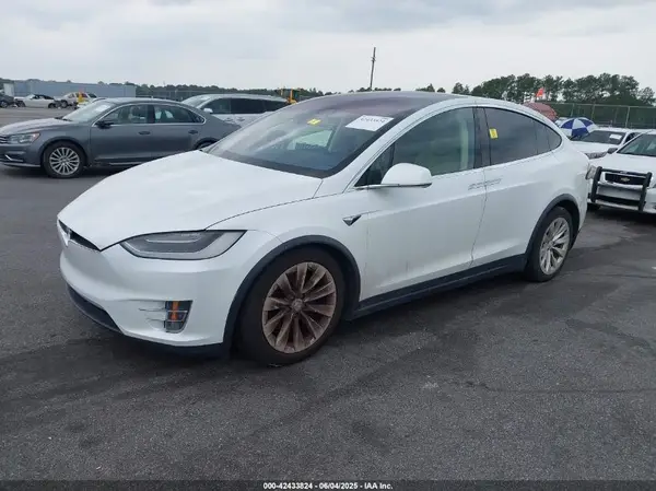 5YJXCDE25HF052244 2017 TESLA MODEL X - Image 2