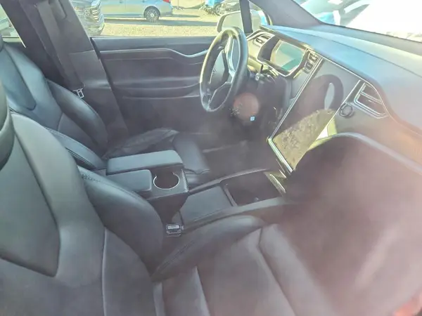 5YJXCDE25HF076866 2017 TESLA MODEL X - Image 8