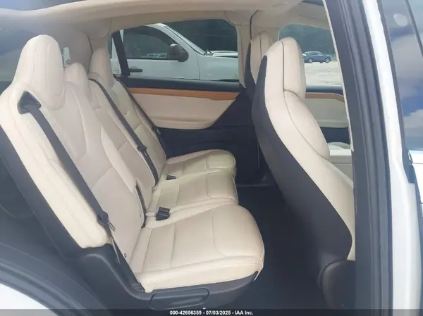 5YJXCDE25JF113663 2018 TESLA MODEL X - Image 8