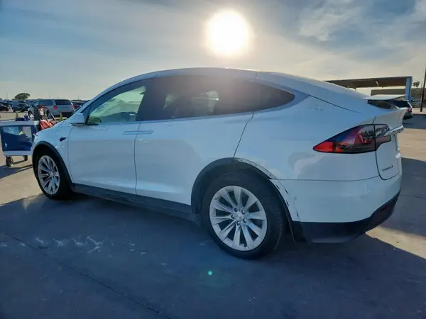 5YJXCDE25JF133847 2018 TESLA MODEL X - Image 2