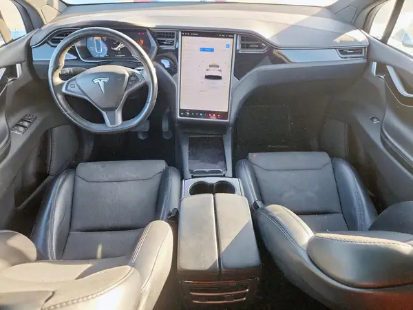 5YJXCDE25JF133847 2018 TESLA MODEL X - Image 8