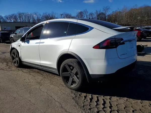 5YJXCDE25JF140586 2018 TESLA MODEL X - Image 2
