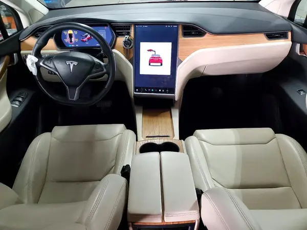 5YJXCDE25JF143682 2018 TESLA MODEL X - Image 8