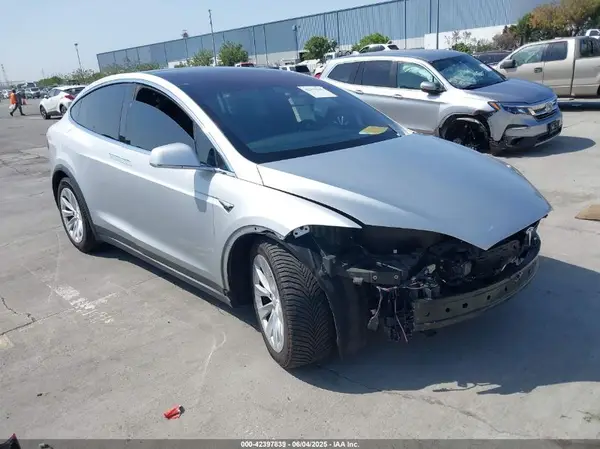 5YJXCDE26JF114207 2018 TESLA MODEL X - Image 1