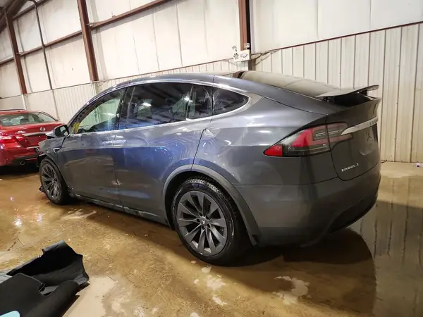 5YJXCDE26JF132416 2018 TESLA MODEL X - Image 2