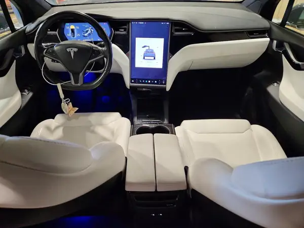 5YJXCDE26JF132416 2018 TESLA MODEL X - Image 8
