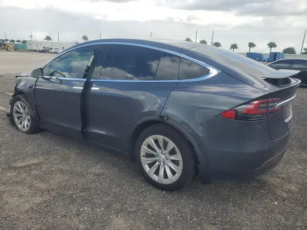 5YJXCDE26KF181939 2019 TESLA MODEL X - Image 2