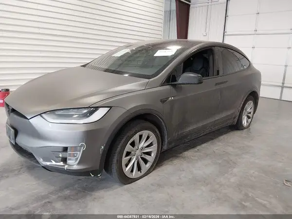 5YJXCDE26KF184985 2019 TESLA MODEL X - Image 2