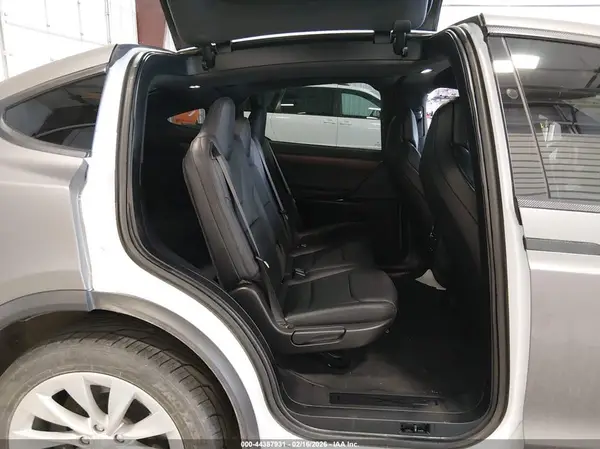 5YJXCDE26KF184985 2019 TESLA MODEL X - Image 8