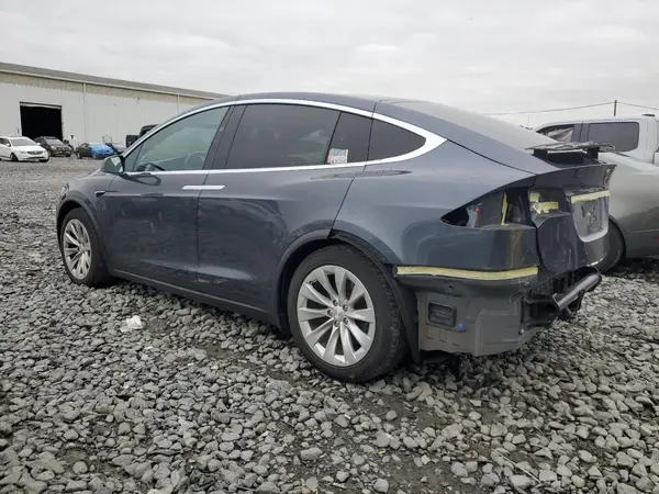 5YJXCDE26KF187840 2019 TESLA MODEL X - Image 2