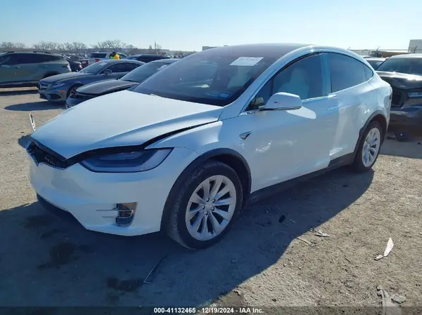 5YJXCDE26LF231868 2020 TESLA MODEL X - Image 2