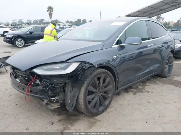 5YJXCDE26LF233958 2020 TESLA MODEL X - Image 2