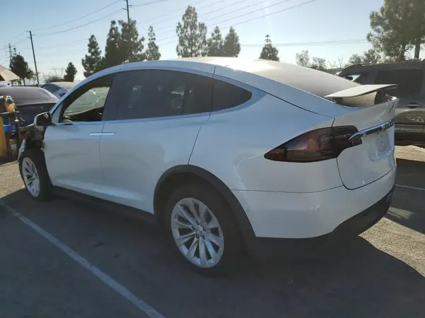 5YJXCDE26LF283369 2020 TESLA MODEL X - Image 2