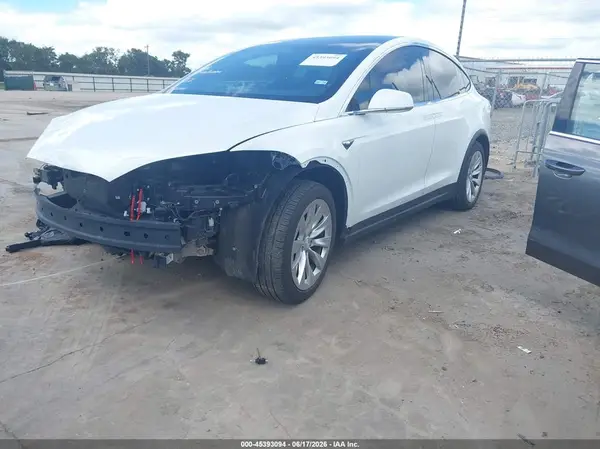 5YJXCDE27JF090578 2018 TESLA MODEL X - Image 2