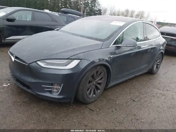 5YJXCDE27JF120968 2018 TESLA MODEL X - Image 2