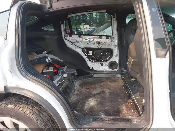 5YJXCDE27JF139701 2018 TESLA MODEL X - Image 8
