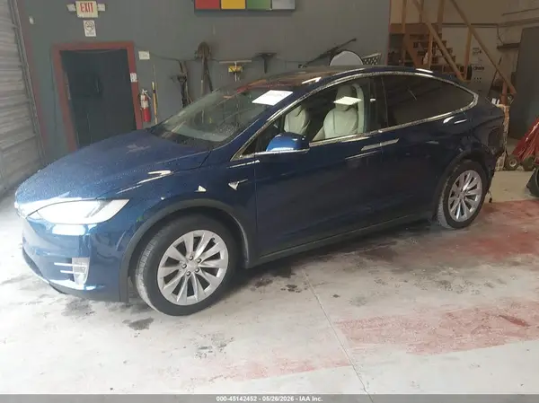 5YJXCDE28HF057261 2017 TESLA MODEL X - Image 2