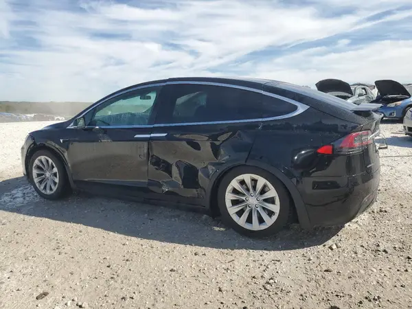 5YJXCDE28JF121577 2018 TESLA MODEL X - Image 2