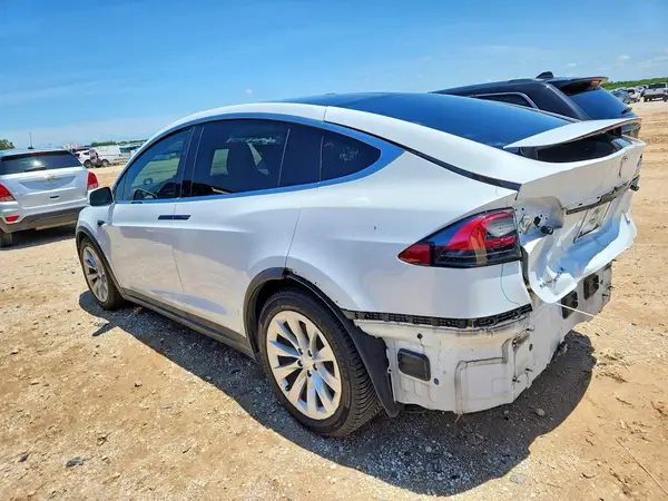 5YJXCDE28JF132515 2018 TESLA MODEL X - Image 2