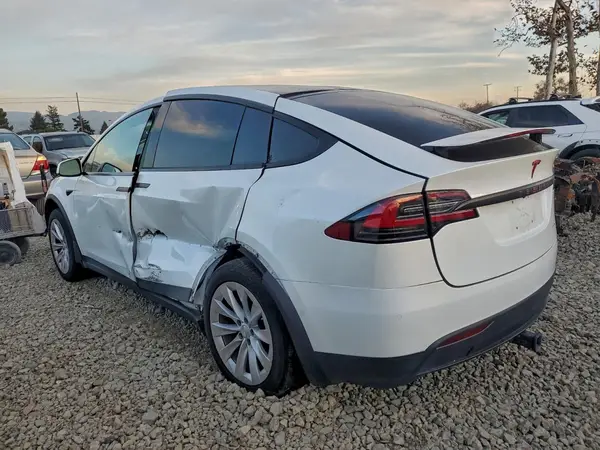 5YJXCDE28KF207571 2019 TESLA MODEL X - Image 2