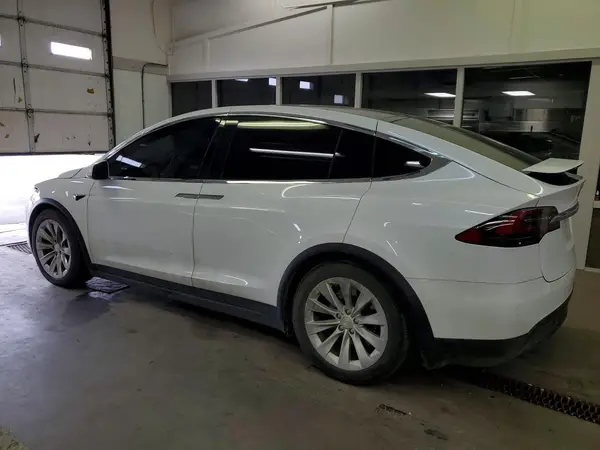 5YJXCDE28MF324005 2021 TESLA MODEL X - Image 2
