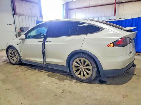 5YJXCDE29HF043692 2017 TESLA MODEL X - Image 2