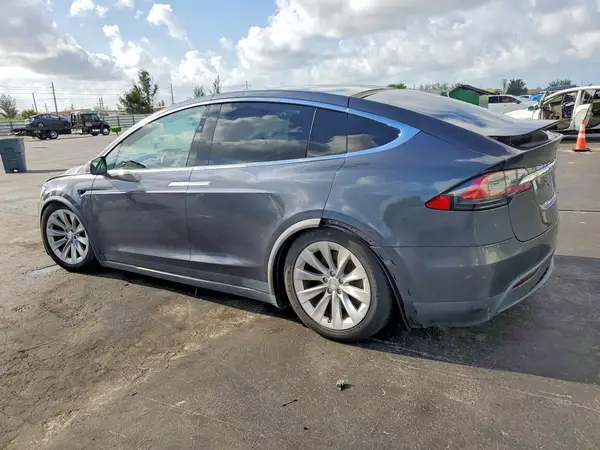 5YJXCDE29HF052215 2017 TESLA MODEL X - Image 2