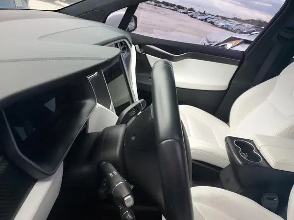 5YJXCDE29JF087147 2018 TESLA MODEL X - Image 8