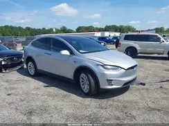 5YJXCDE29JF114203 2018 TESLA MODEL X