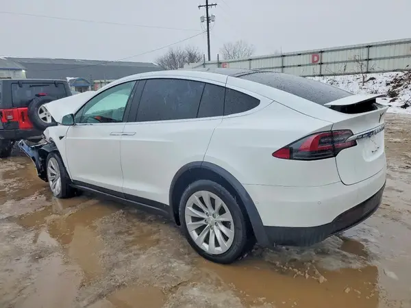 5YJXCDE29LF230942 2020 TESLA MODEL X - Image 2