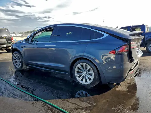 5YJXCDE29LF283608 2020 TESLA MODEL X - Image 2