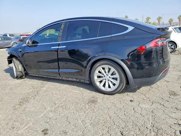 5YJXCDE29LF303789 2020 TESLA MODEL X - Image 2