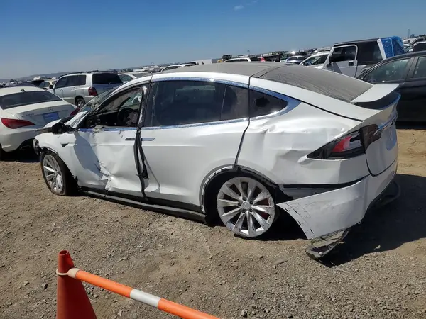 5YJXCDE42LF284732 2020 TESLA MODEL X - Image 2