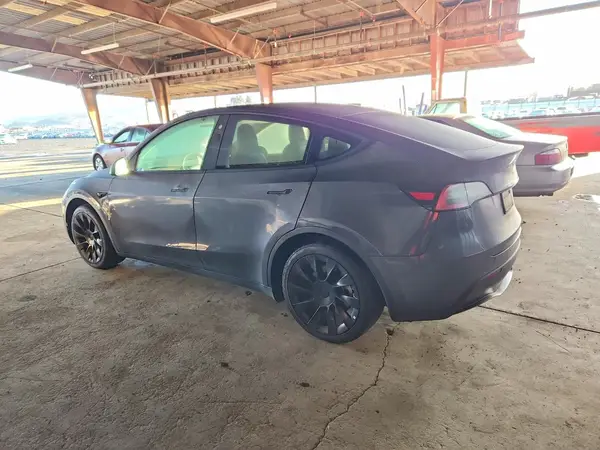 5YJYGAED0MF142744 2021 TESLA MODEL Y - Image 2