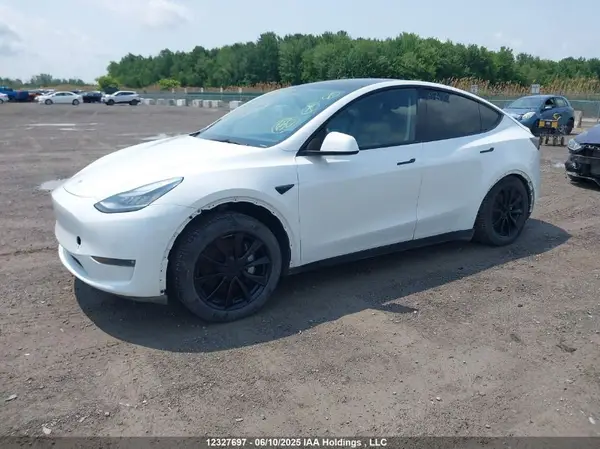 5YJYGAED6MF142716 2021 TESLA MODEL Y - Image 2
