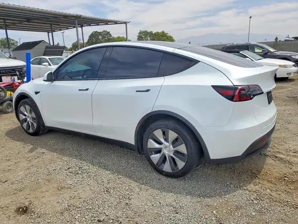 5YJYGAED8MF132558 2021 TESLA MODEL Y - Image 2