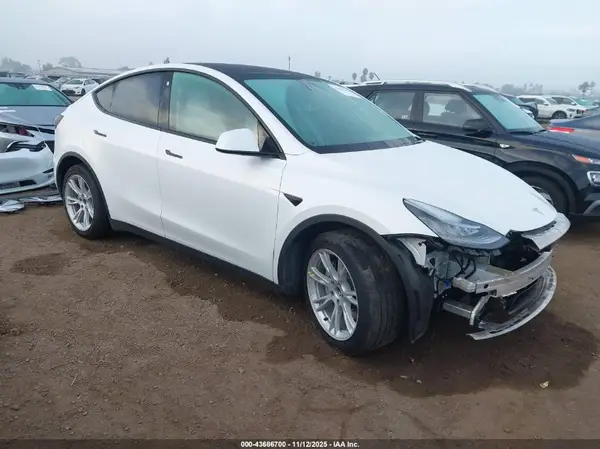 5YJYGAEE0MF144986 2021 TESLA MODEL Y - Image 1