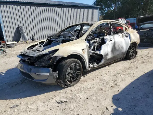 5YJYGAEE0MF145684 2021 TESLA MODEL Y - Image 1