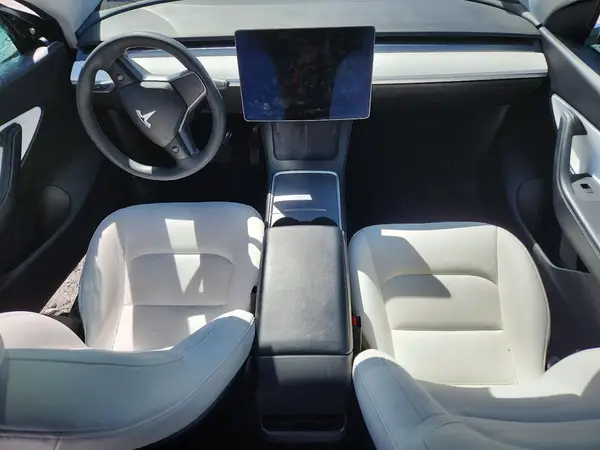 5YJYGAEE0MF202403 2021 TESLA MODEL Y - Image 8