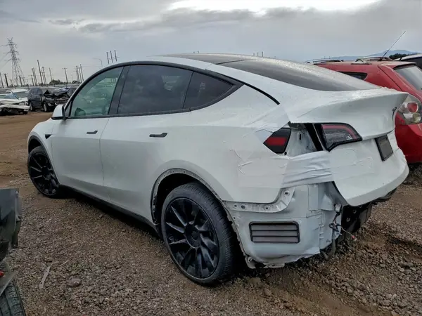 5YJYGAEE0MF212204 2021 TESLA MODEL Y - Image 2
