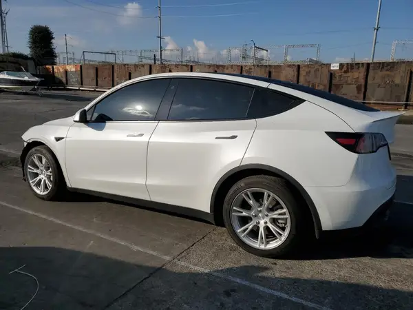 5YJYGAEE0MF251598 2021 TESLA MODEL Y - Image 2