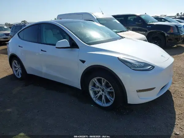 5YJYGAEE0MF259460 2021 TESLA MODEL Y - Image 1